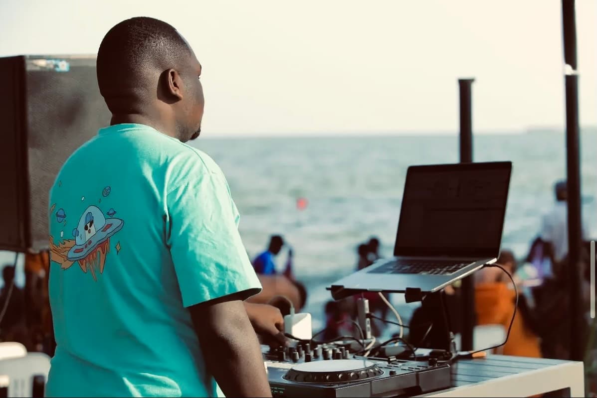 Live music celebration at White Sand Beach