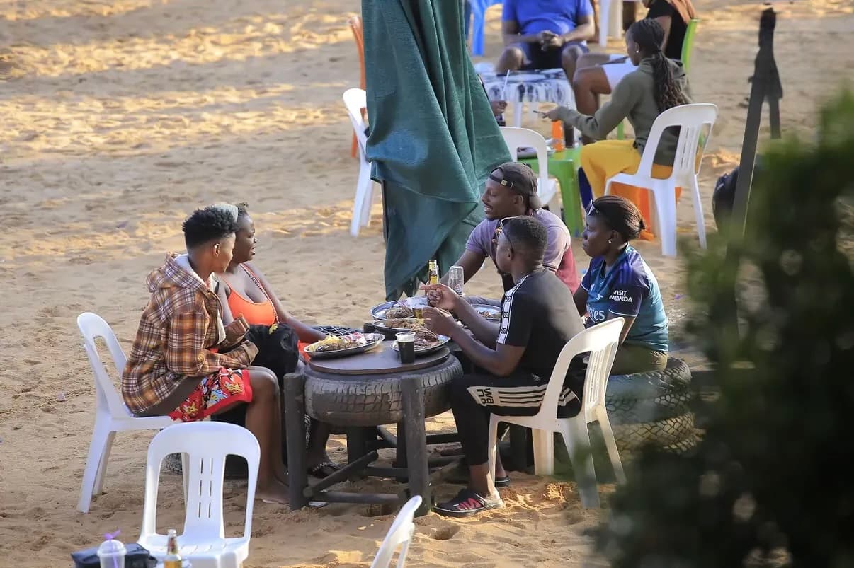 Guests Dining 03 at White Sand Beach